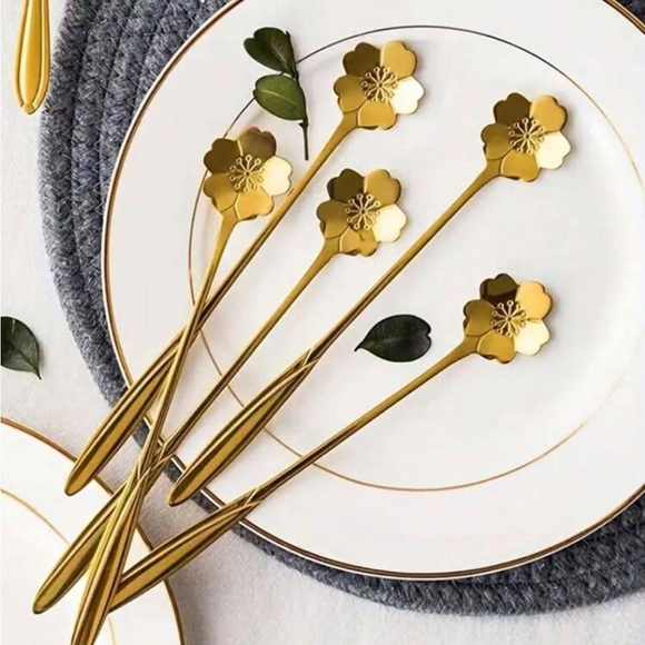 4 Piece Stainless Steel Flower Spoons, Flower Teaspoons - Picture 1 of 8
